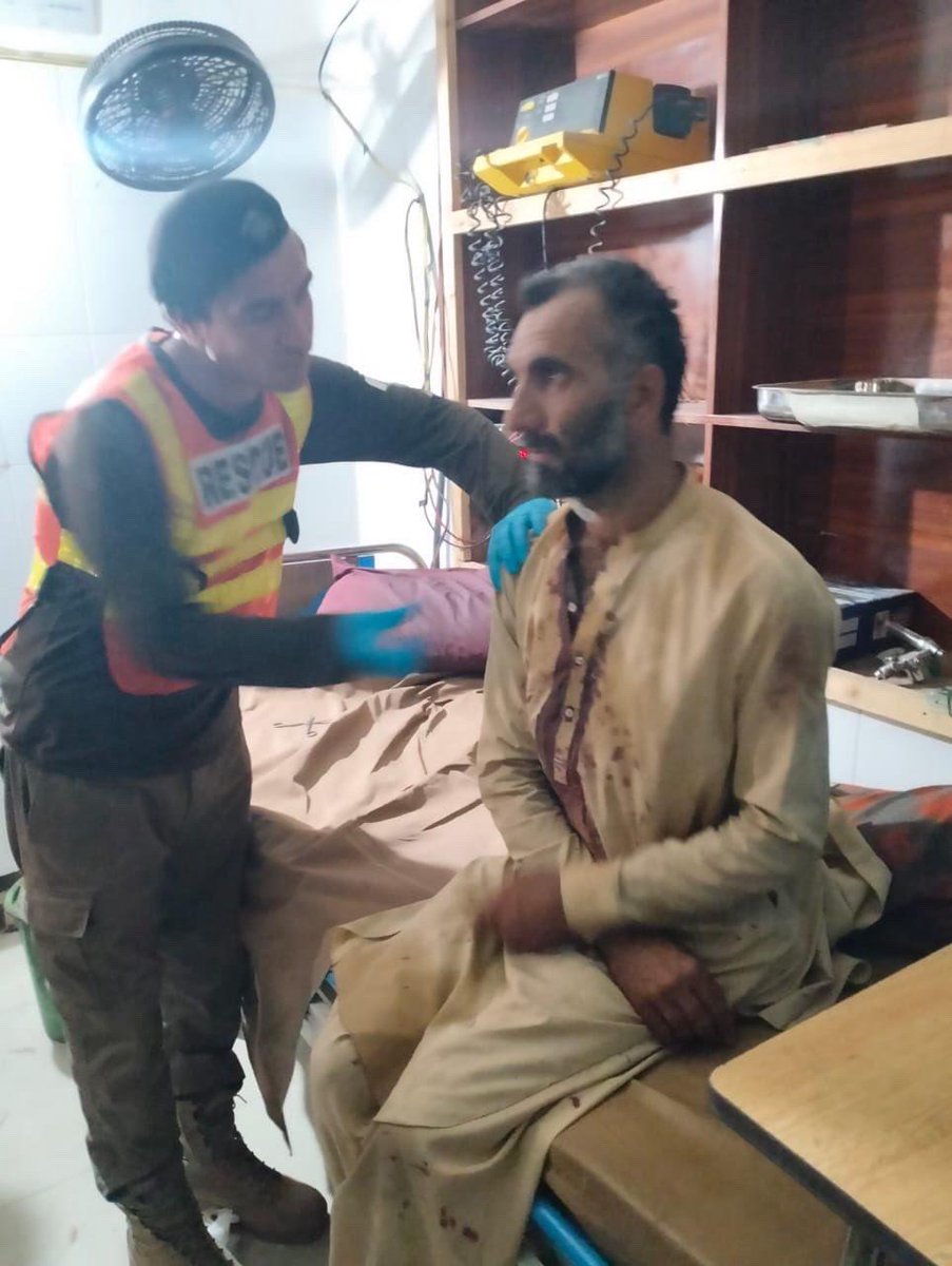 Jitendartty's tweet photo. 🚨 South Asia Rights Watch 🇵🇰

Reports indicate that a drone launched from Afghanistan was intercepted by Pakistani security forces over Khyber Pakhtunkhwa. Following the interception, debris from the drone reportedly fell in the Hasan Khel area, injuring several civilians.

We are monitoring the situation closely and are concerned by reports of civilian injuries resulting from the incident. We reiterate that civilians must never bear the consequences of cross-border hostilities and call on all parties to take every possible measure to prevent harm to civilian populations. We wish those injured a swift and full recovery.