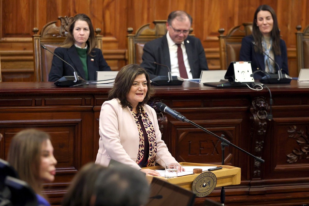 AlejandraMizala's tweet photo. Hoy se realizó el cambio de mando del Consorcio de Universidades del Estado de Chile (CUECH), que será presidido por la rectora Marisol Durán y yo tendré el honor de ser vicepresidenta. 

Agradezco la confianza de mis colegas rectores y rectoras al nombrarme en este cargo, que asumo con el compromiso de trabajar activamente por una educación superior pública de calidad y al servicio de las necesidades del país. 

Felicito también la gestión de la directiva saliente, encabezada por el rector Osvaldo Corrales y también a la exrectora @RosaDeves, a quien se le rindió un homenaje por su destacada labor en el CUECH y en el sistema de educación superior durante su gestión.
