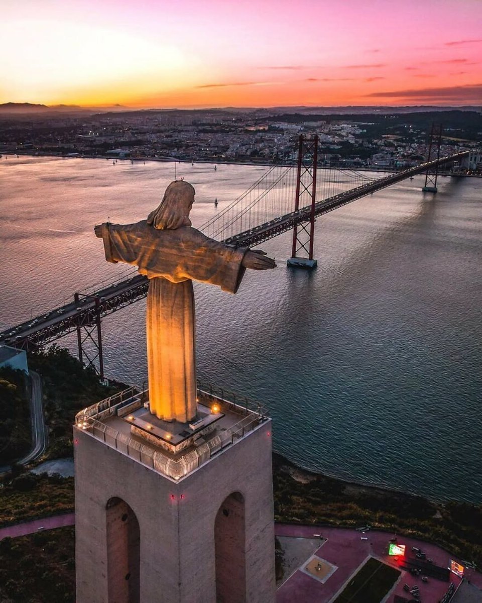 alentejo_1970's tweet photo. Fecha os olhos e sente o alívio de mais um dia cumprido sabendo que deste o teu melhor! Boa noite/Good night! ✨ https://t.co/RlI9KUh2Gr