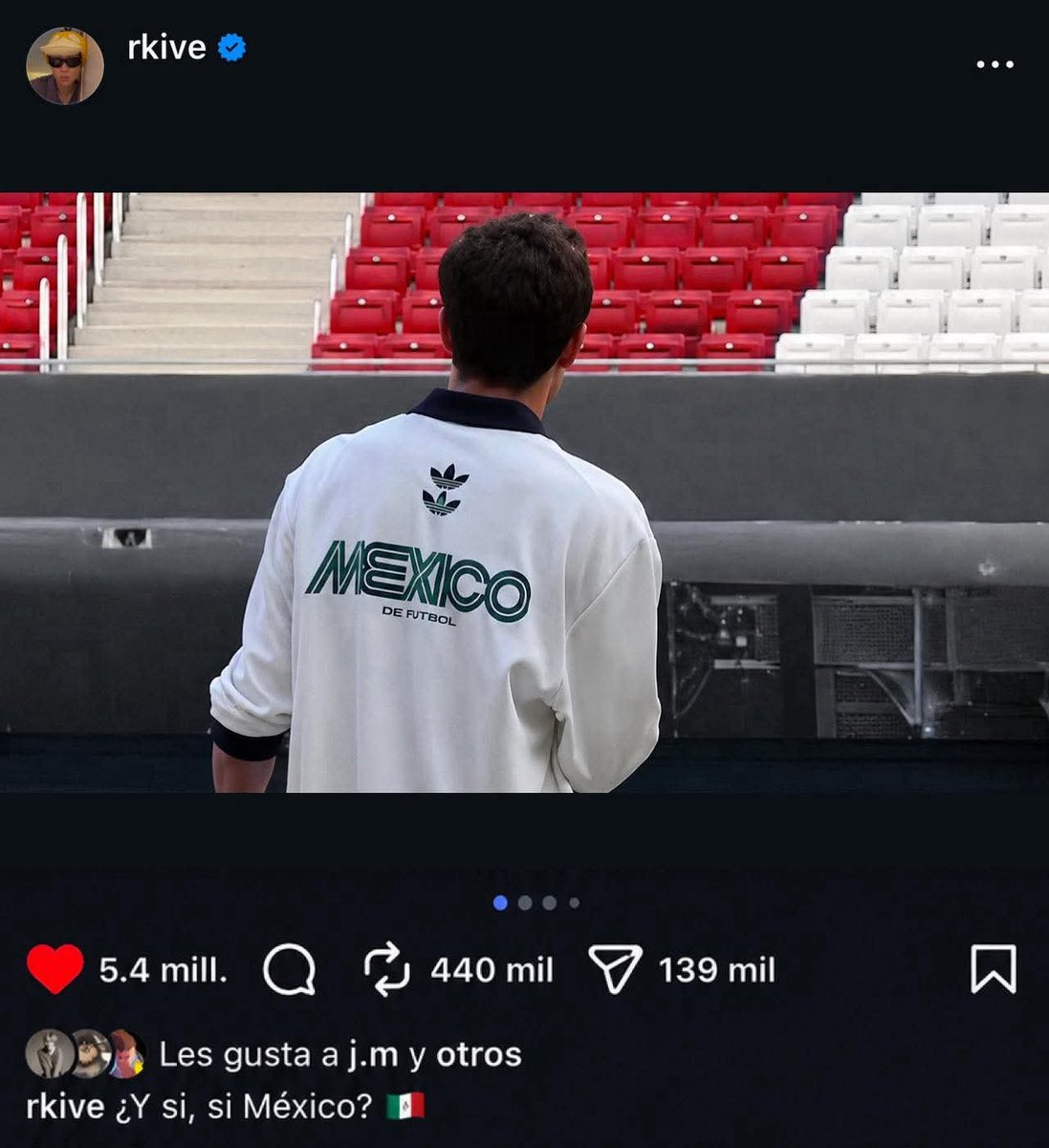 thvhobies's tweet photo. y si si namjoon? nos vino a bendecir el padre de la industria en el partido de hoy por el poder de la amistad y Juan Gabriel hoy se gana https://t.co/bTcuxJ3ewt