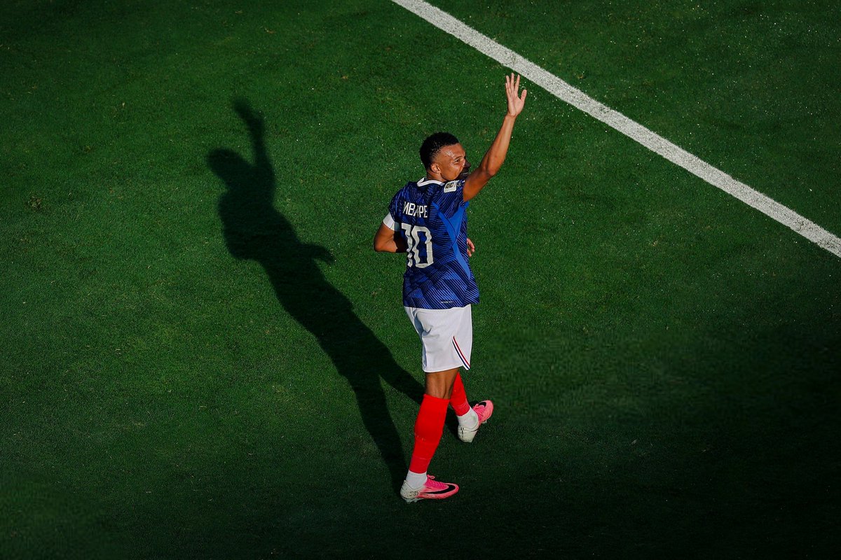 _gjr7's tweet photo. Kylian Mbappe
#FIFAWorldCup | #FARSWE https://t.co/JCDykaioCf