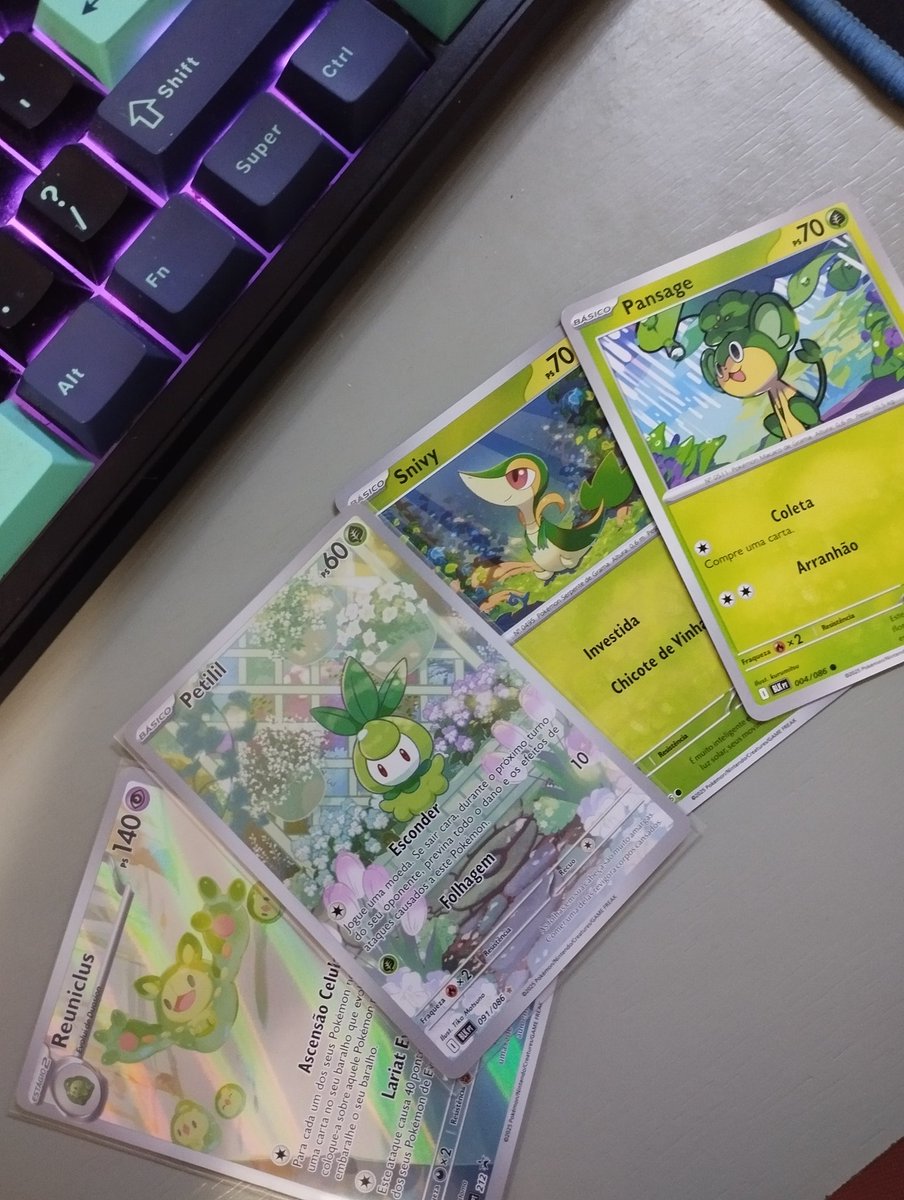 tr0phyhunter's tweet photo. hoje foi um dia patrocinado pelo vr que trouxe cartinhas verdes bonitas pra coleção https://t.co/s1n57bSC1j