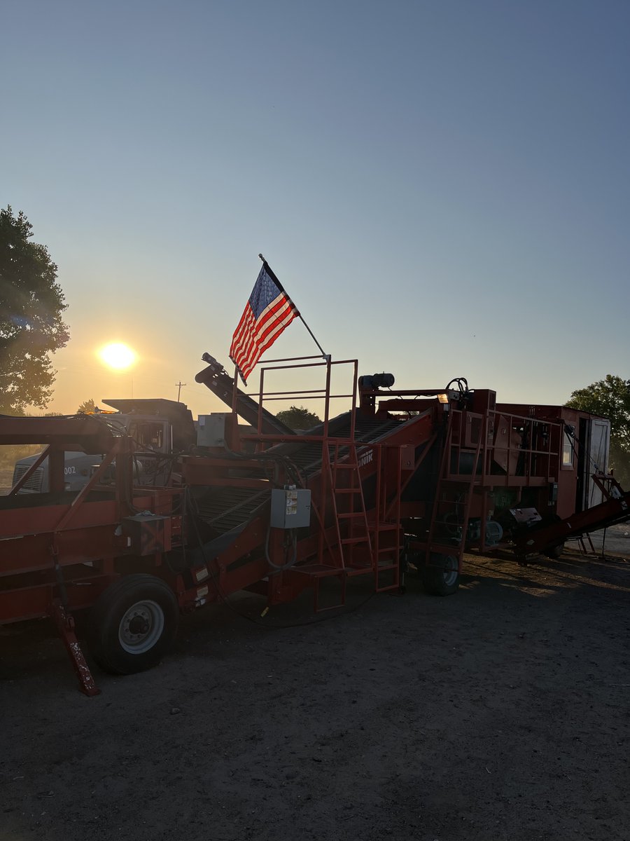 css_farms's tweet photo. Celebrating the land we grow on and the people who help feed it.

This Fourth of July, we’re thankful for the hard work, dedication, and teamwork. From long nights in the field to the moments that bring us together, agriculture is built on commitment and community.🌱❤️🤍💙 https://t.co/yjhq79qPN6