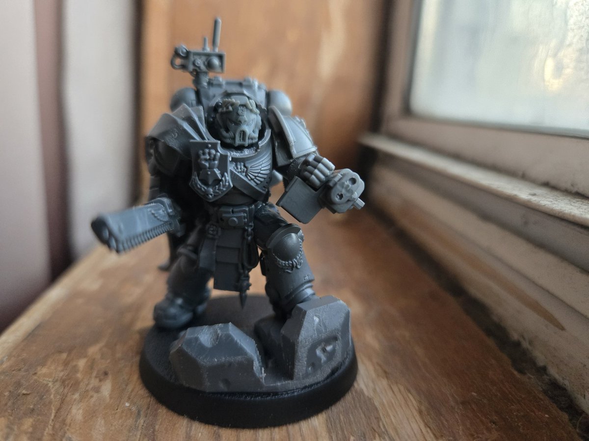 MosesBerglund's tweet photo. @AKIKAN65 I did something similar but instead of going with Kantor I just went with a Captain with Chainsword, kitbashed the powerfist onto a Mk. II Sergeant for my Luna Wolves https://t.co/kjOJMA4XHp