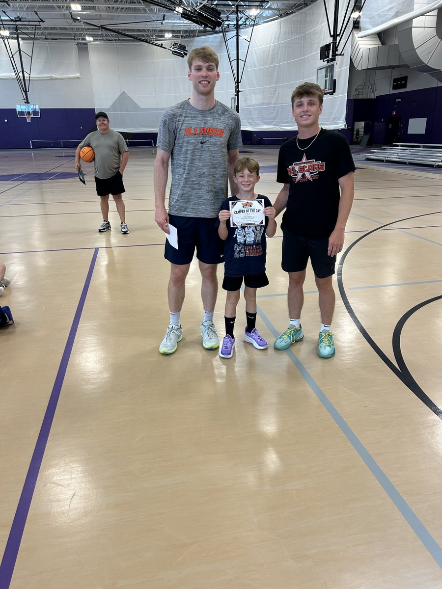TLuccaPA10's tweet photo. @BalthazorAdeena @marcusdomask @IlliniMBB An amazing thing he is doing !!  We appreciate his presence, knowledge, expertise and guidance for the next generation. https://t.co/gzeRuFMrMa