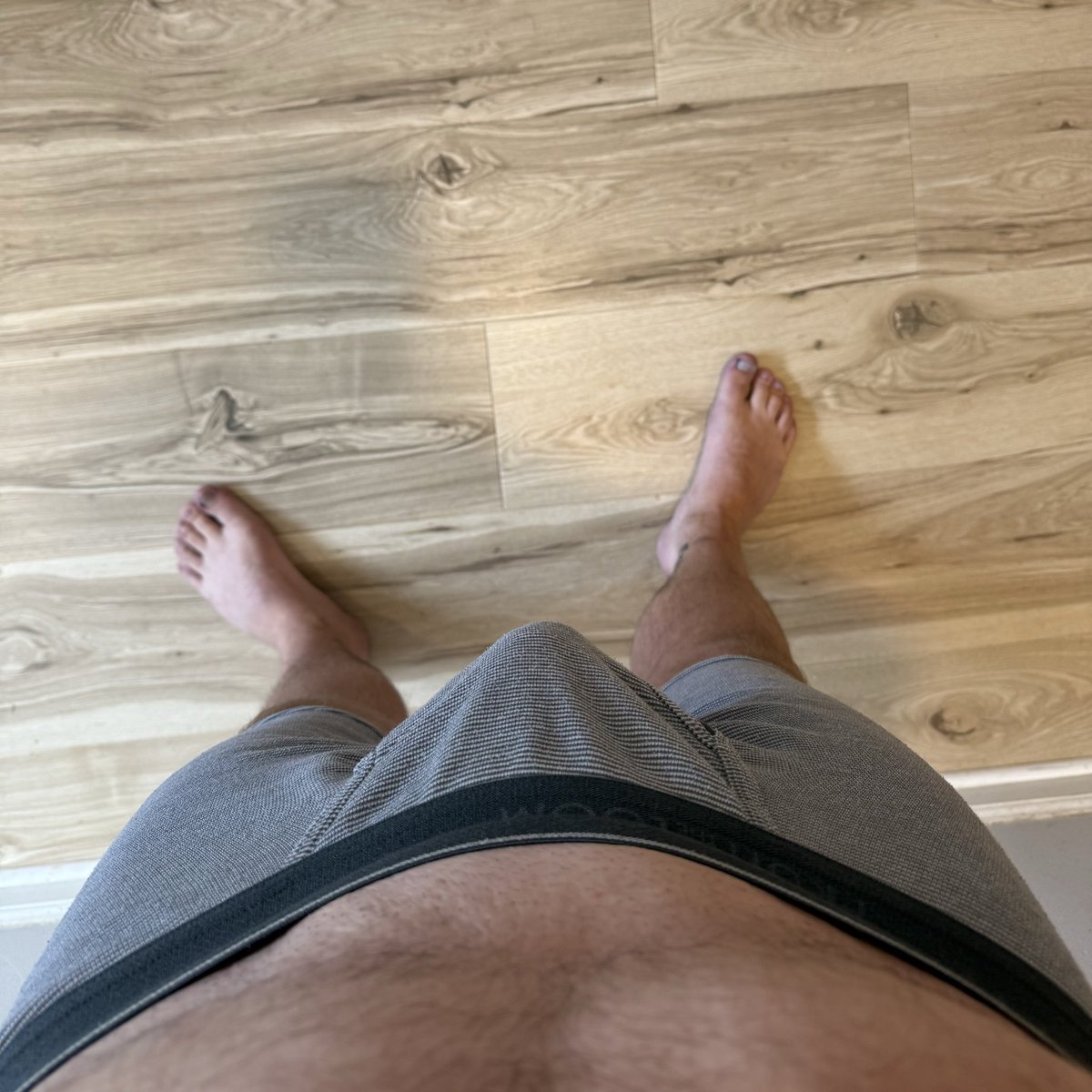 mikehawk258's tweet photo. I love looking down and seeing my bulge and knowing I’ve got a BWC 😈

Who wants to be down there on their knees looking up at me? 😜

#nsfw #nsfwtwt #onlyfans #freeOF #freeonlyfans #bwc #buyingcontent #sellingcontent #onlyfans https://t.co/ic8pNCguFW