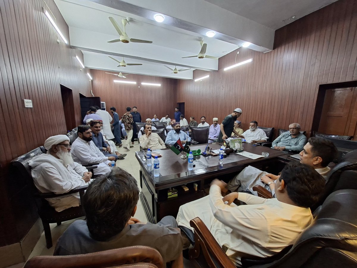 BRArsalanSheikh's tweet photo. Attended meeting arranged by Tariq Chohan Sb Town Chairman (Nisar Ahmed Siddiqui Town) on issues of Bachal Shah at office of  TMC-III, Sukkur https://t.co/W5uMpJTbbn