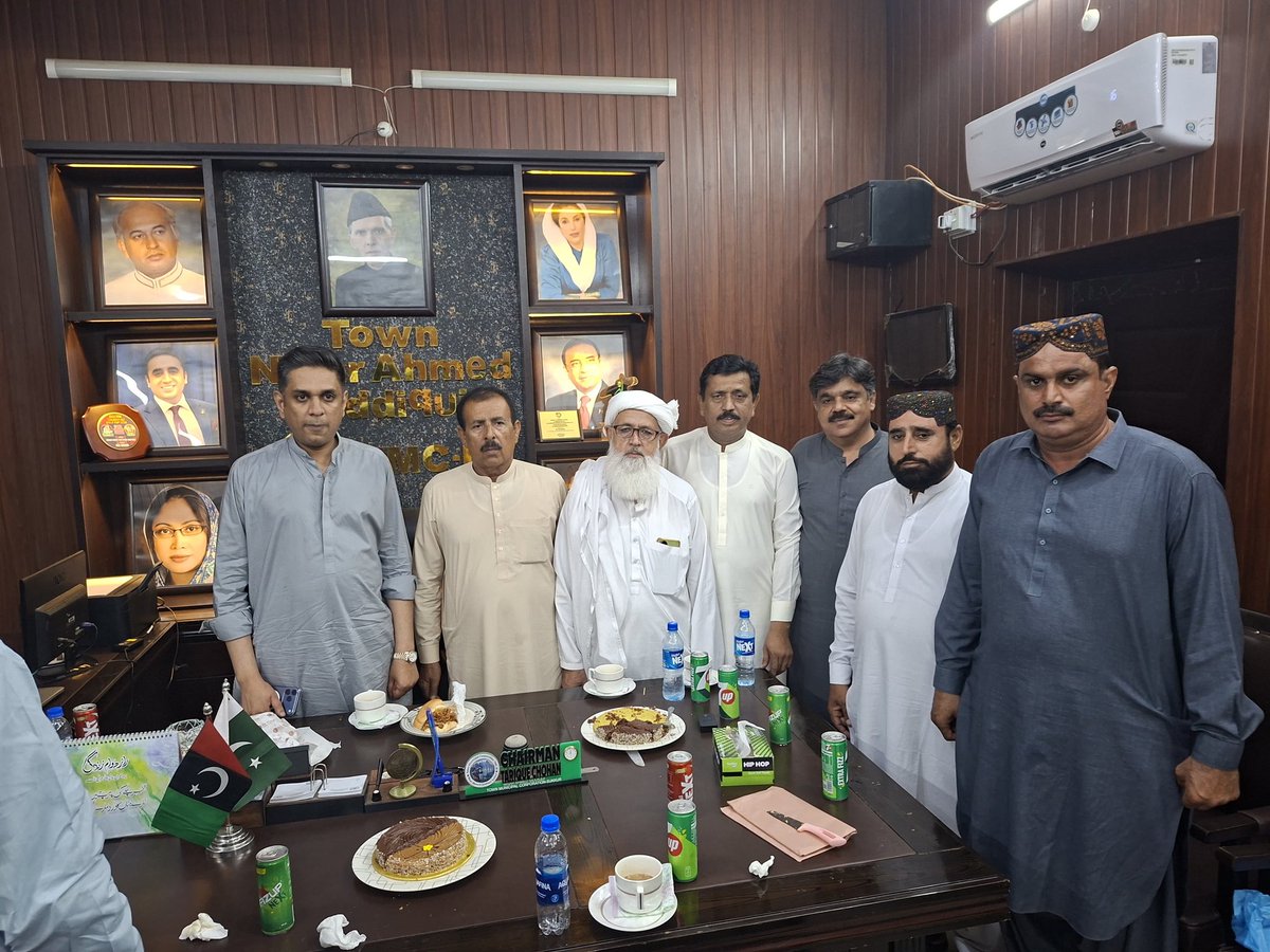 BRArsalanSheikh's tweet photo. Attended meeting arranged by Tariq Chohan Sb Town Chairman (Nisar Ahmed Siddiqui Town) on issues of Bachal Shah at office of  TMC-III, Sukkur https://t.co/W5uMpJTbbn