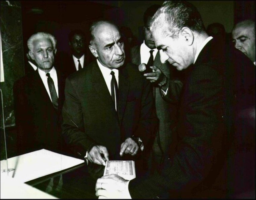 mr_sialegend's tweet photo. حالا که دلار 180 هزارتومنه میخواستم بگم
آیا میدونستید ریس بانک مرکزی محمدرضاشاه
یوسف خوش کیش بود که بعد از شورش 57
به اتهام "ثابت نگه داشتن ارزش ریال در برابر دلار آمریکا" اعدام شد؟ https://t.co/gJRiniVoeW