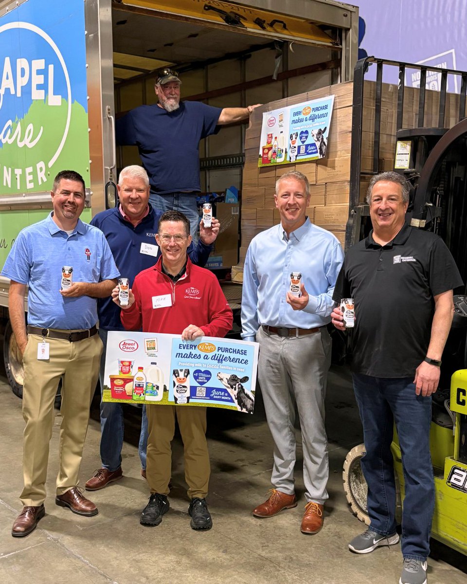 ILfoodbank's tweet photo. Our partners showed up for #NationalDairyMonth! 🥛 Kemps and Jewel-Osco donated 55,296 single-serving shelf-stable milks. MPA/Illinois Milk Producers Association and Prairie Farms Rockford added more than 600 gallons.

That’s over 4,000 gallons of milk for our neighbors! https://t.co/kCdoPxZIVf