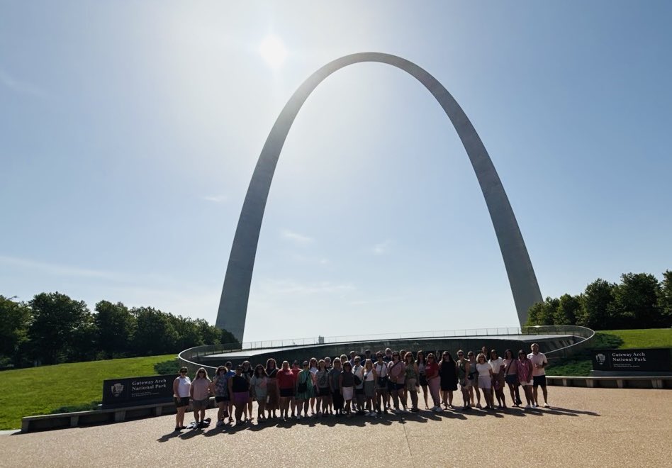 MsFainfirsties's tweet photo. Today's outlook? Arch-mazing! 🌇 630 feet up on 6/30 and loving the view! 🏙️❤️ @KEDCGrants @DrJWEvansJr @KingWendy_m https://t.co/jpFH3Caene