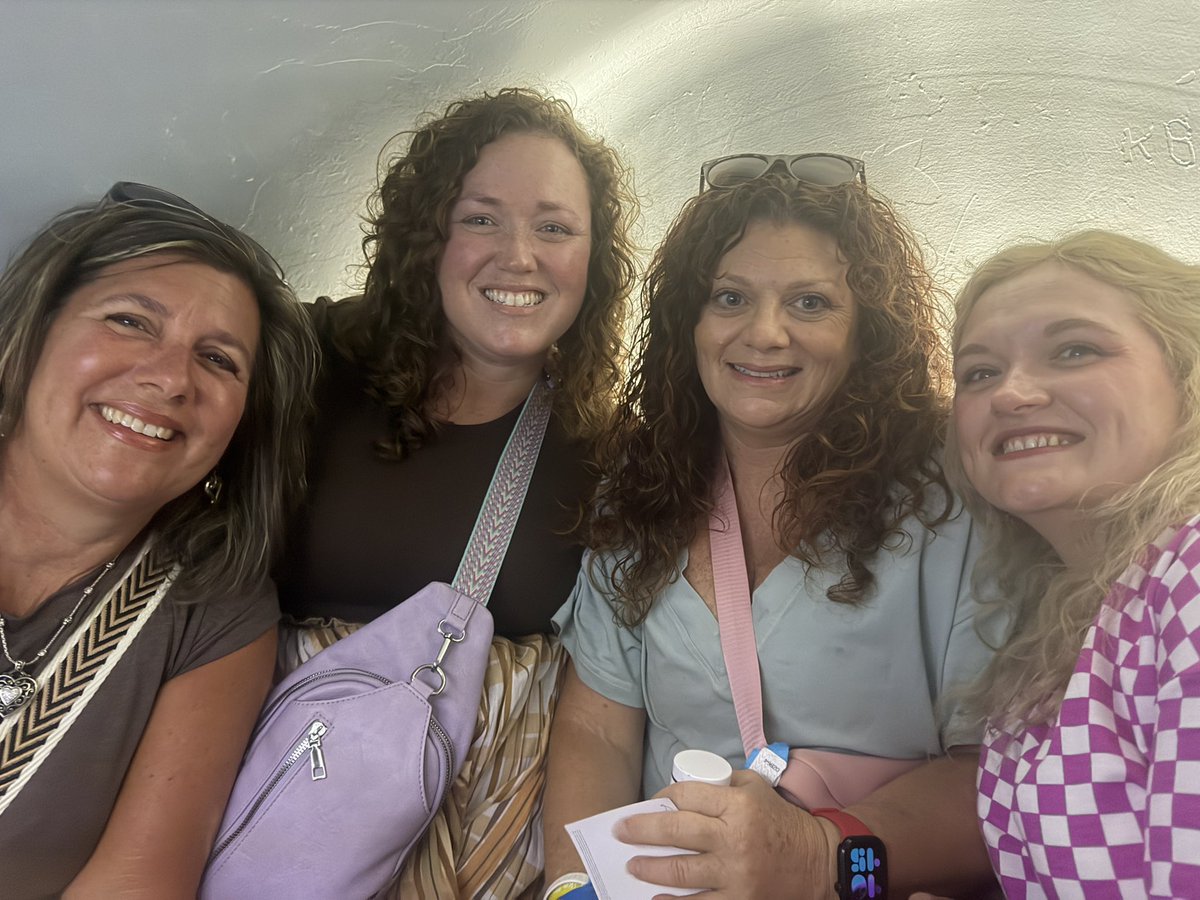 MsFainfirsties's tweet photo. Today's outlook? Arch-mazing! 🌇 630 feet up on 6/30 and loving the view! 🏙️❤️ @KEDCGrants @DrJWEvansJr @KingWendy_m https://t.co/jpFH3Caene