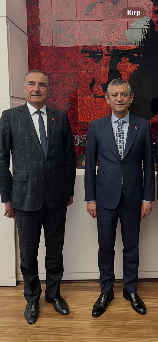 Huseyinyasar72's tweet photo. Butlancı Kılıçdaroğlu ve onun Butlancı yönetimini tanımıyoruz. 

Seçilmiş İl Başkanlarımızın yanındayız!

Örgütümüzün iradesini yok saymaya çalışanlara, demokrasiye gölge düşürmek isteyenlere asla boyun eğmeyeceğiz.

Biz gücümüzü makamdan değil, halkımızdan ve örgütümüzden alıyoruz. Delegelerimizin iradeleriyle seçilmiş İl Başkanlarımızın yanındayız. 

Ne baskılar ne de hukuksuz girişimleriniz iktidar yürüyüşümüzü engelleyemez. 

Birlikte direnecek, birlikte kazanacağız!
Ya Bir Yol Bulacağız, Ya Da Bir Yol Açacağız!@halktvcomtr @herkesicinCHP @eczozgurozel