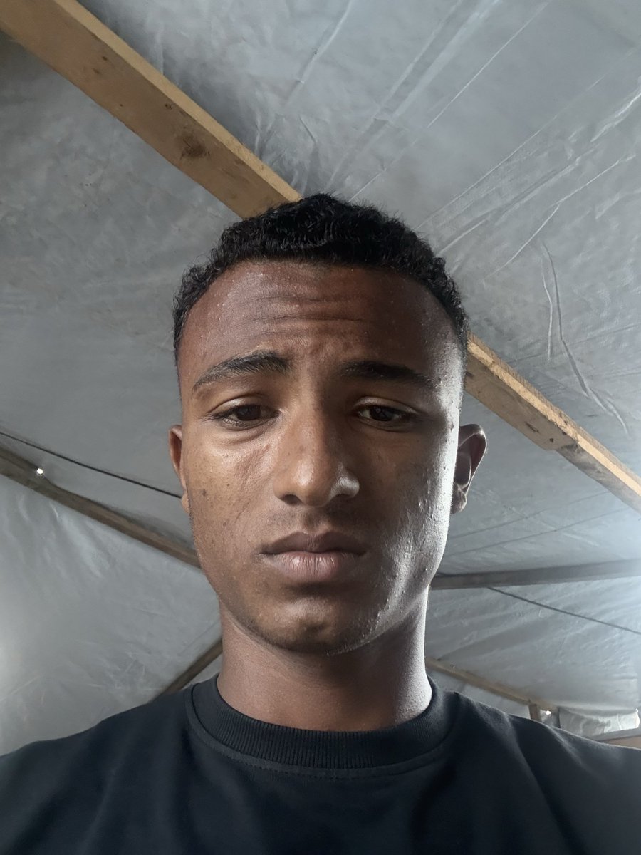 HamdanObaid2007's tweet photo. "I feel disappointed and deeply sad. My family is starving; the market here is full of food, but our pockets are completely empty. I have lost all hope in asking for help, as no one answers. To donate 👇"

https://t.co/TV4XKLc7WY https://t.co/MaAANCkF4b