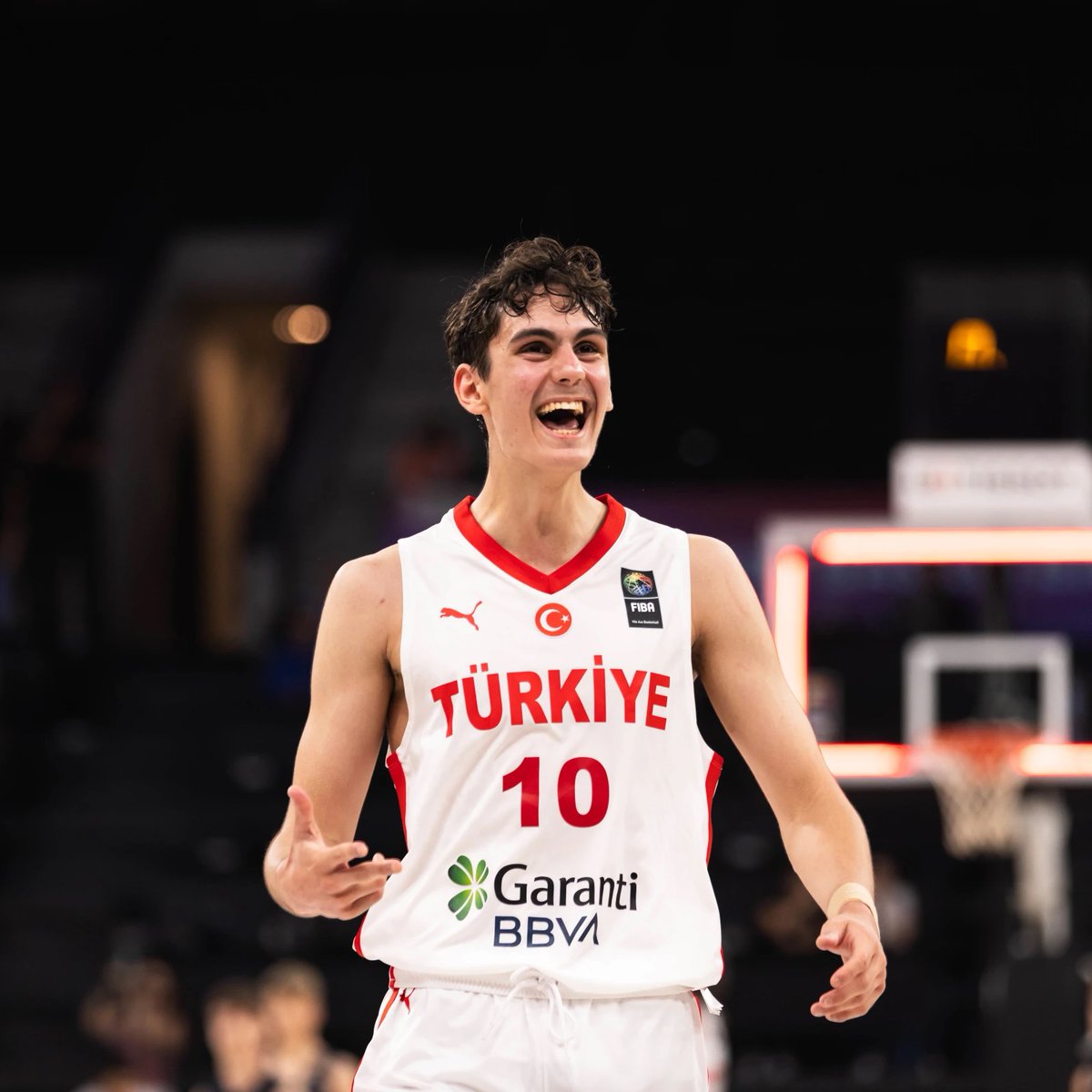 EurohoopsTR's tweet photo. 🇹🇷😍 Ömer Kutluay'ın şu ana kadarki U17 Dünya Kupası performansı:

▪️vs Yeni Zelanda: 39 sayı, 7 ribaund, 9 asist
▪️vs Slovenya: 26 sayı, 9 ribaund, 10 asist
▪️vs Porto Riko: 32 sayı, 7 ribaund, 12 asist

Büyük geliyor 🧿 https://t.co/6IBadiRmhr