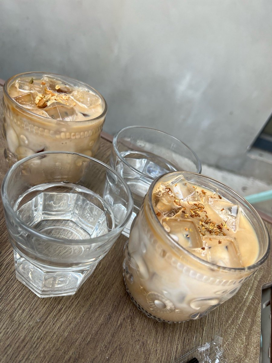 titania23102006's tweet photo. Chilling with my favorite iced latte and a good playlist on a lazy Sunday afternoon — this is the only way to recharge https://t.co/PkUFnAbLdH