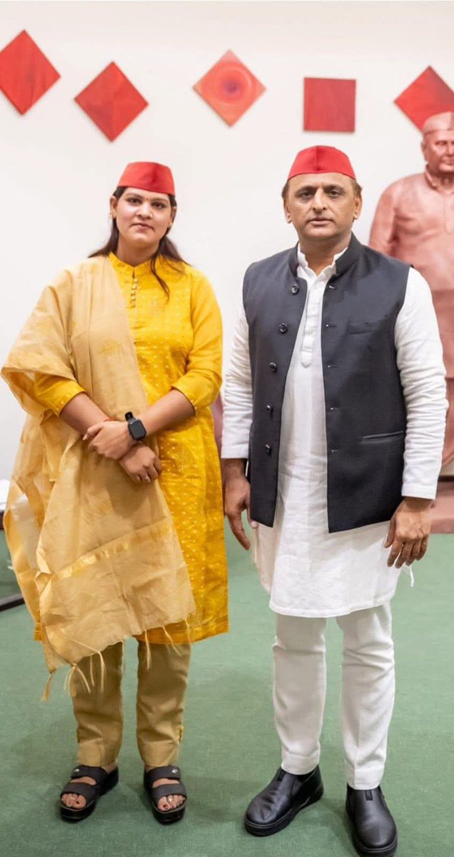 RachnaSinghSP's tweet photo. समाजवादी विचारधारा के सशक्त नेतृत्वकर्ता, PDA के नायक, करोड़ों युवाओं की उम्मीद और उत्तर प्रदेश की जनता की आवाज़, हमारे आदरणीय नेता श्री अखिलेश यादव जी को जन्मदिन की हार्दिक बधाई एवं अनंत शुभकामनाएँ।

ईश्वर से प्रार्थना है कि आपको उत्तम स्वास्थ्य, दीर्घायु, यशस्वी जीवन तथा निरंतर जनसेवा की शक्ति प्रदान करें। आपके नेतृत्व में सामाजिक न्याय, संविधान की रक्षा, भाईचारे और विकास का संकल्प निरंतर मजबूत होता रहे तथा आप सदैव देश और प्रदेश की जनता का मार्गदर्शन करते रहें।

आपका जीवन सदैव सुख, समृद्धि, सफलता और जनसेवा के नए कीर्तिमान स्थापित करता रहे।🎉🙏

@yadavakhilesh