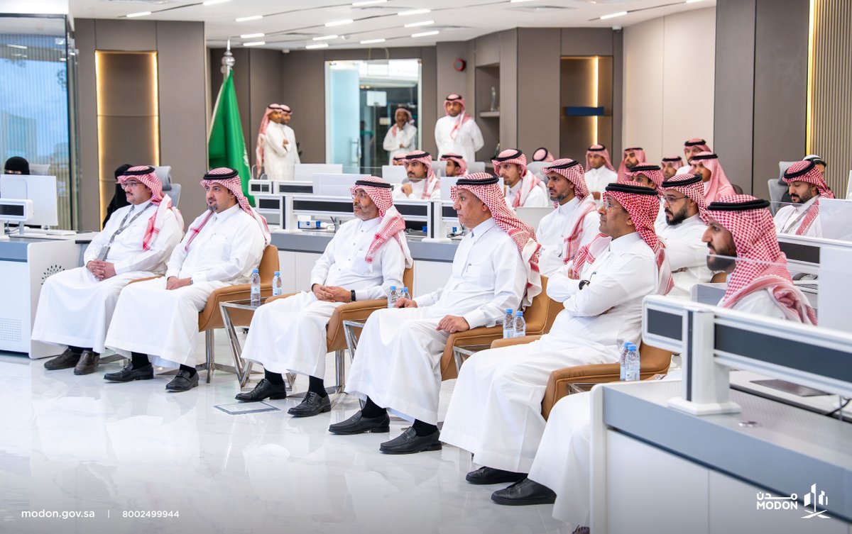 modon_ksa's tweet photo. جانب من لقاء معالي رئيس الهيئة العامة للأمن الغذائي المهندس أحمد الفارس، مع معالي مساعد وزير الصناعة والثروة المعدنية للتخطيط والتطوير الدكتور عبدالله الأحمري، وسعادة الرئيس التنفيذي لـ "مدن" المهندس ماجد العرقوبي، خلال الاطلاع على مركز الإنذار المبكر بالهيئة العامة للأمن الغذائي @GFSA_KSA، واستعراض الجهود المشتركة لتعزيز كفاءة التنسيق ودعم استقرار واستدامة سلاسل الإمداد الغذائي.