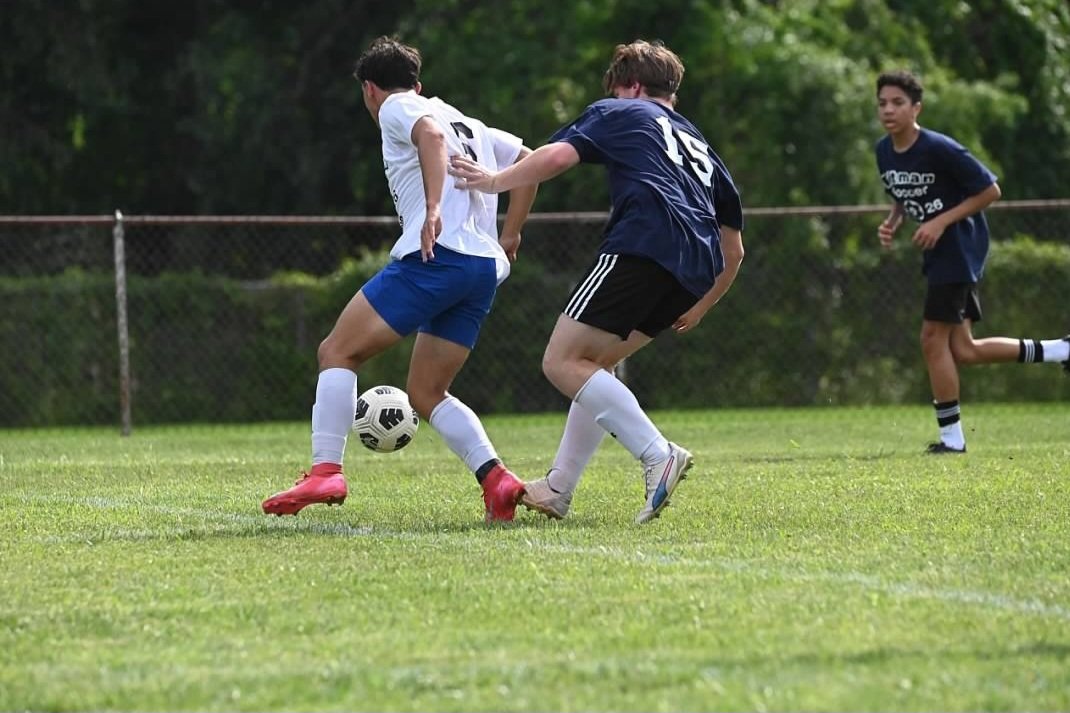 TimmyBouf's tweet photo. First summer league of the season. Defending with grit and scoring as CB. #multisport #cornerkicks https://t.co/NU5KRoFrGG