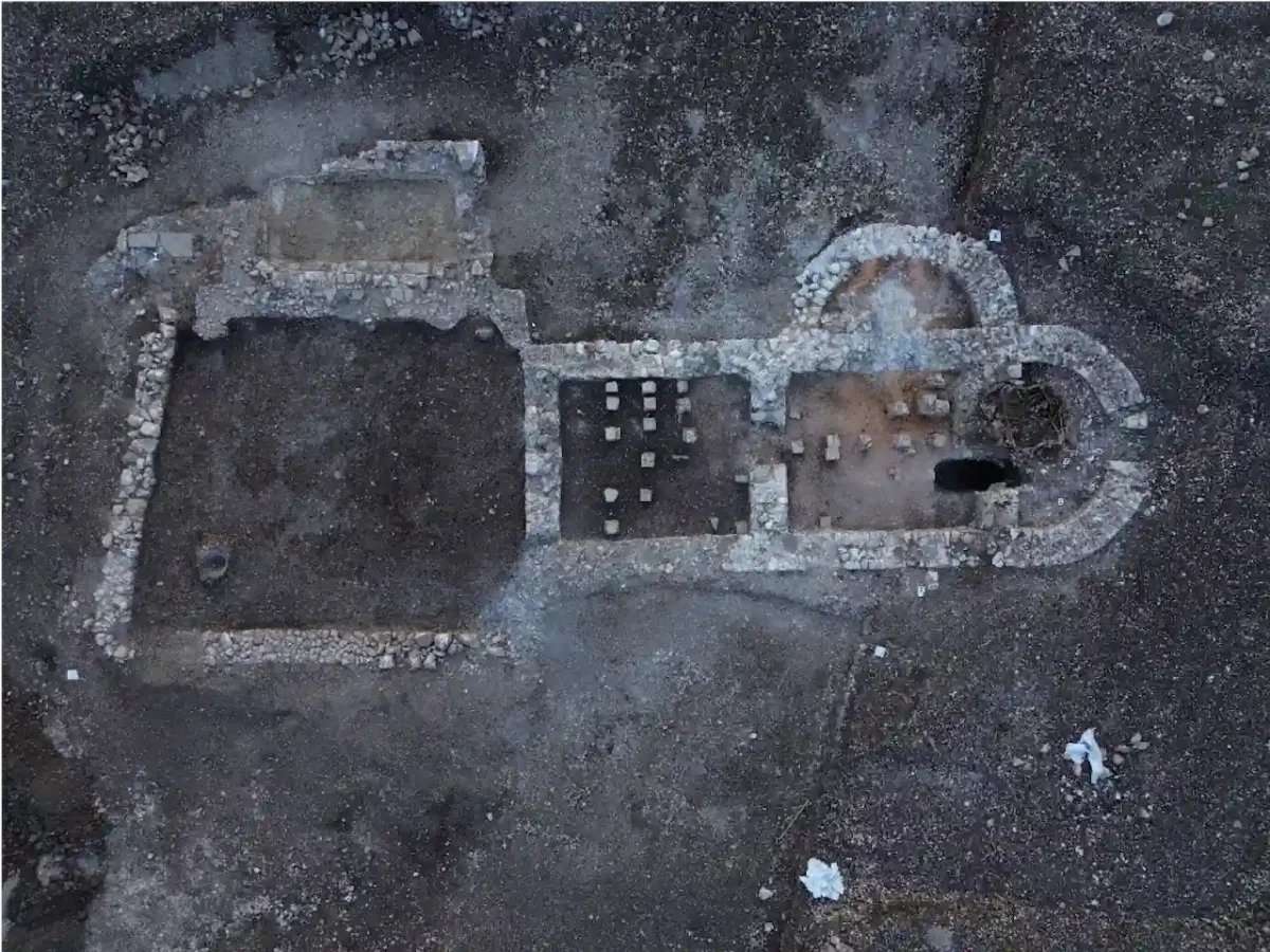 AtaecinaSacrum's tweet photo. Descubren en el centro de Italia un poblado de 52 chozas prehistóricas junto a un complejo termal romano |
https://t.co/udSOkYOKjD https://t.co/0nNS1nIYec