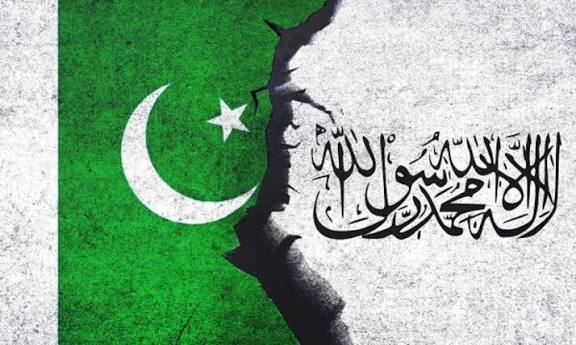 Ab_hamza_'s tweet photo. 🇵🇰⚡️🇦🇫🏳 — At least 4 Afghan drones have either crashed or been destroyed mid air in three different  areas of Balochistan across Chaman in Pishin 3 injuries have been reported. While a woman was martyred and 5 injured in Passani area on the outskirts of Peshawar while two.
#afg https://t.co/ndC65ZV2eJ