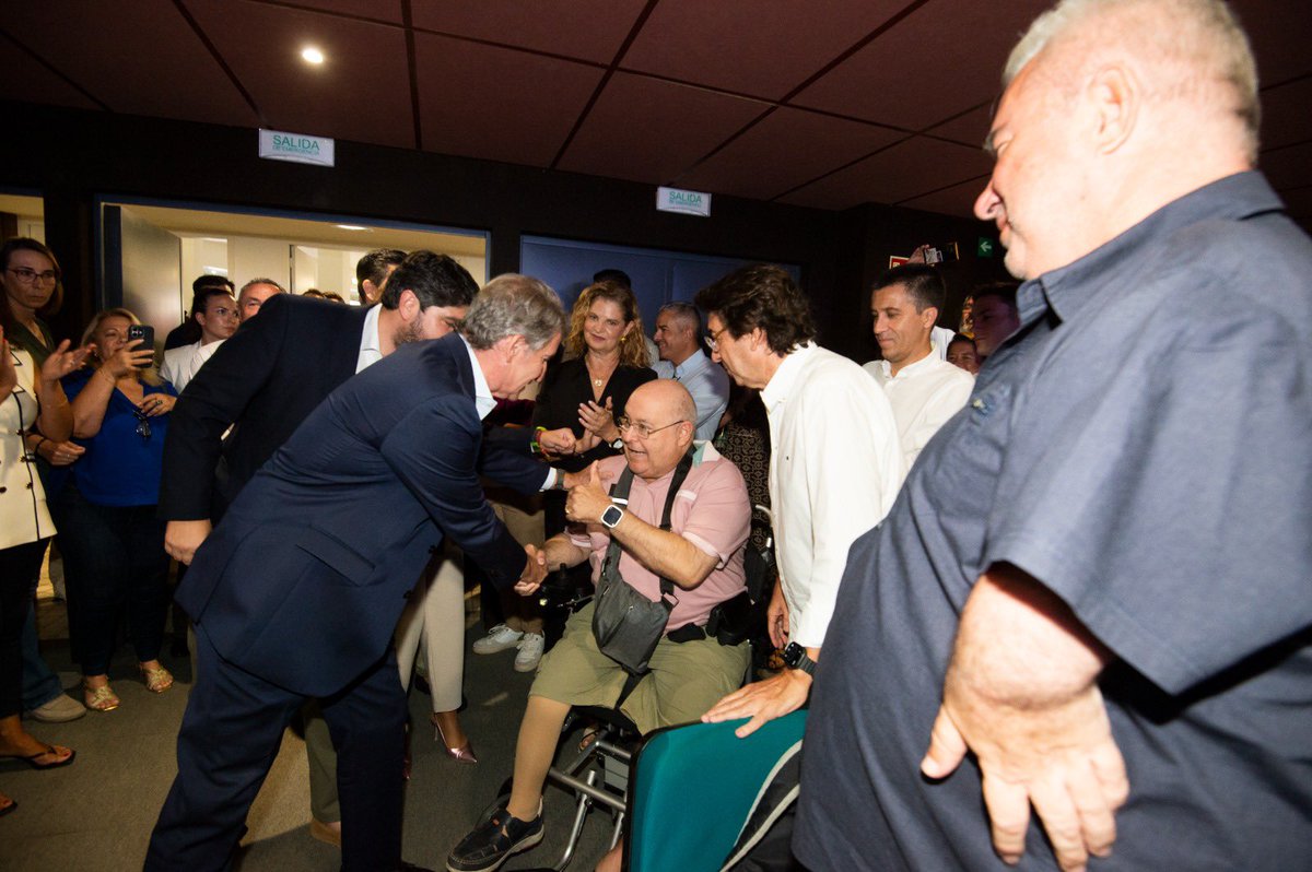aviteorg's tweet photo. AVITE agradece personalmente a @NunezFeijoo y a @LopezMirasF las exenciones del tramo autonómico del IRPF de las ayudas de talidomida https://t.co/QdrYV6JxXw https://t.co/AaA3wFJVug