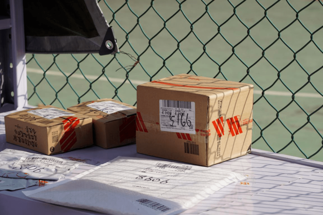 CarsonCistwby's tweet photo. Got my long-awaited package! Unboxing time—so excited to see what’s inside! https://t.co/novll32AJy