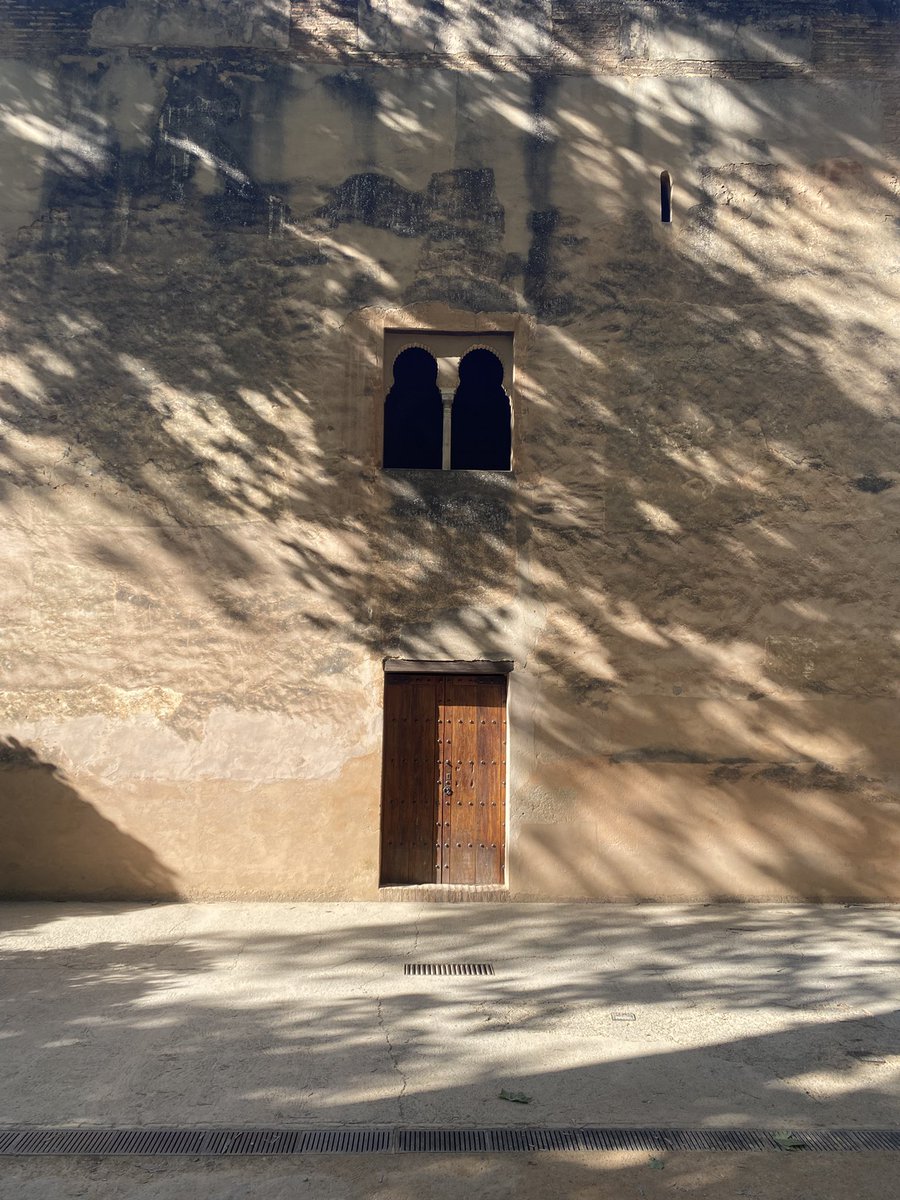 baetis77's tweet photo. Torre de la cautiva de la Alhambra, situada en el paseo de las torres. https://t.co/jgGLBibVnJ