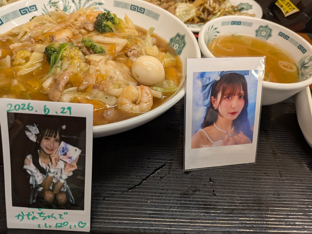 MASAMAS73506657's tweet photo. かなちゃんに会えたあとは、ものすごくお腹がすきます🤤日高屋の中華丼にかなちゃんを添えて🤭
#日高屋
#チェキ飯
#花いろは https://t.co/LrOB6Jxuve