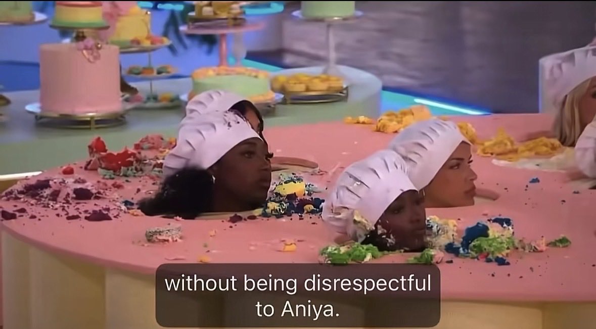 frigginpacktyo's tweet photo. @jarodzsz Deadass saw a clip where these people were arguing with a guy from THE INSIDE OF A GIANT COOKIE DRESSED UP AS CHEFS????? The writers of this shit are genuinely on heroin https://t.co/I7rFsbWN6g