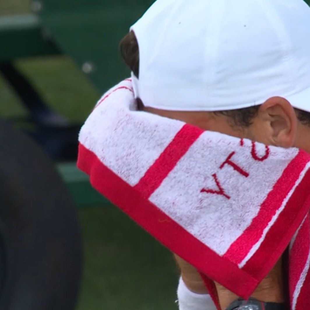 quindicizero's tweet photo. Queste sono le lacrime e l'emozione di Grigor Dimitrov, che oggi, battendo Sweeny in tre set, ha ritrovato il successo in uno Slam (e a Wimbledon), quasi un anno dopo il brutto infortunio rimediato nell'ottavo di finale contro Sinner. 🥹 https://t.co/S4JIUwN1oT