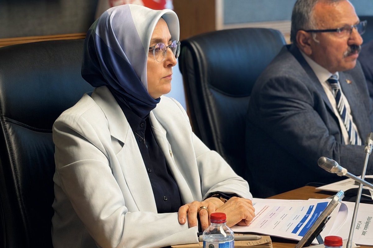 selvacam's tweet photo. 📍 TBMM | Araştırma Komisyonu

Komisyon çalışmalarımızda bu hafta okul saldırılarının sosyal, psikolojik ve hukuki boyutunu; dijital çağın çocuklar ve gençler üzerindeki etkileri çerçevesinde ele aldık. Sivil toplum kuruluşu temsilcilerini dinledik. 

Çocuk güvenliğini, okul iklimini ve dijital dünyanın ortaya çıkardığı yeni risk alanlarını çok yönlü bir bakış açısıyla değerlendirdik.

Çalışmalarımıza katkı sunan sivil toplum kuruluşlarına teşekkür ediyoruz. 

Çocuklarımız ve gençlerimiz için çalışmalarımızı kararlılıkla sürdürüyoruz.