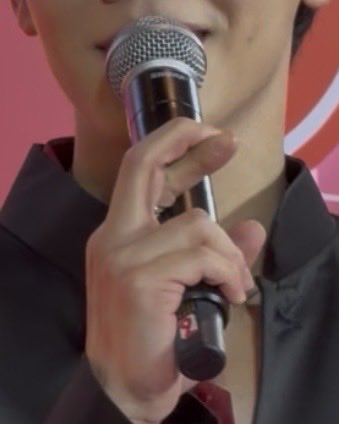 Aimmeyz's tweet photo. ที่พี่วอร์แย่งบทแฟนคลับอะ ฮีไขว้นิ้วอีฟด้วยนะ ดื้ออออมากกกกกก 555555555

#TSUBAKIxWarwanarat
TOPS TH x TSUBAKI x WAR

#warwanarat @warwanarat https://t.co/g2RbNQCikM