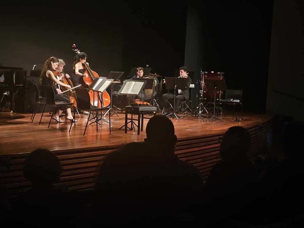 Dipta_cat's tweet photo. 🎵 Sona Mahler a l'#AuditoriDipta. La @fschubertfilh ofereix l'últim concert de #NotesdEstiu 2026. El diputat delegat d'Ensenyaments Artístics de la @Dipta_cat @JBaiges ha participat de l'acte de cloenda d'aquest programa organitzat pel @CMTarragona https://t.co/BLjU319cz4