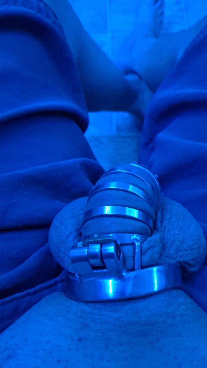bleu_king3's tweet photo. @GayChastity_RTs https://t.co/xd9NExkPkA