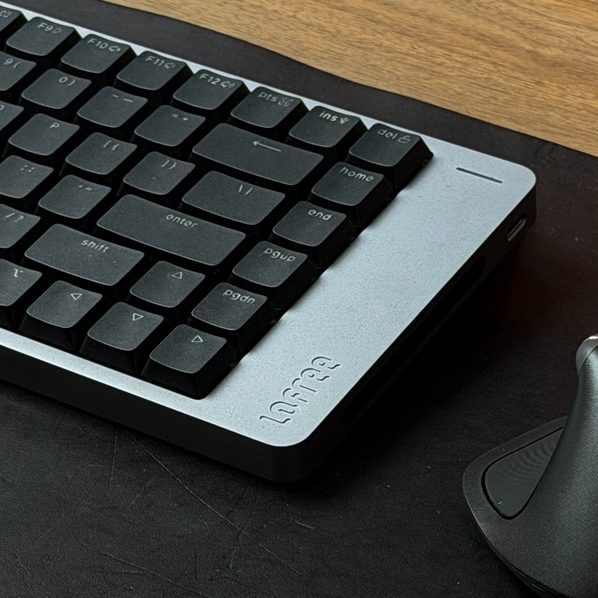 imaaduddinn's tweet photo. If Apple made a mechanical keyboard, this might be it. https://t.co/k6ynAQRvqF