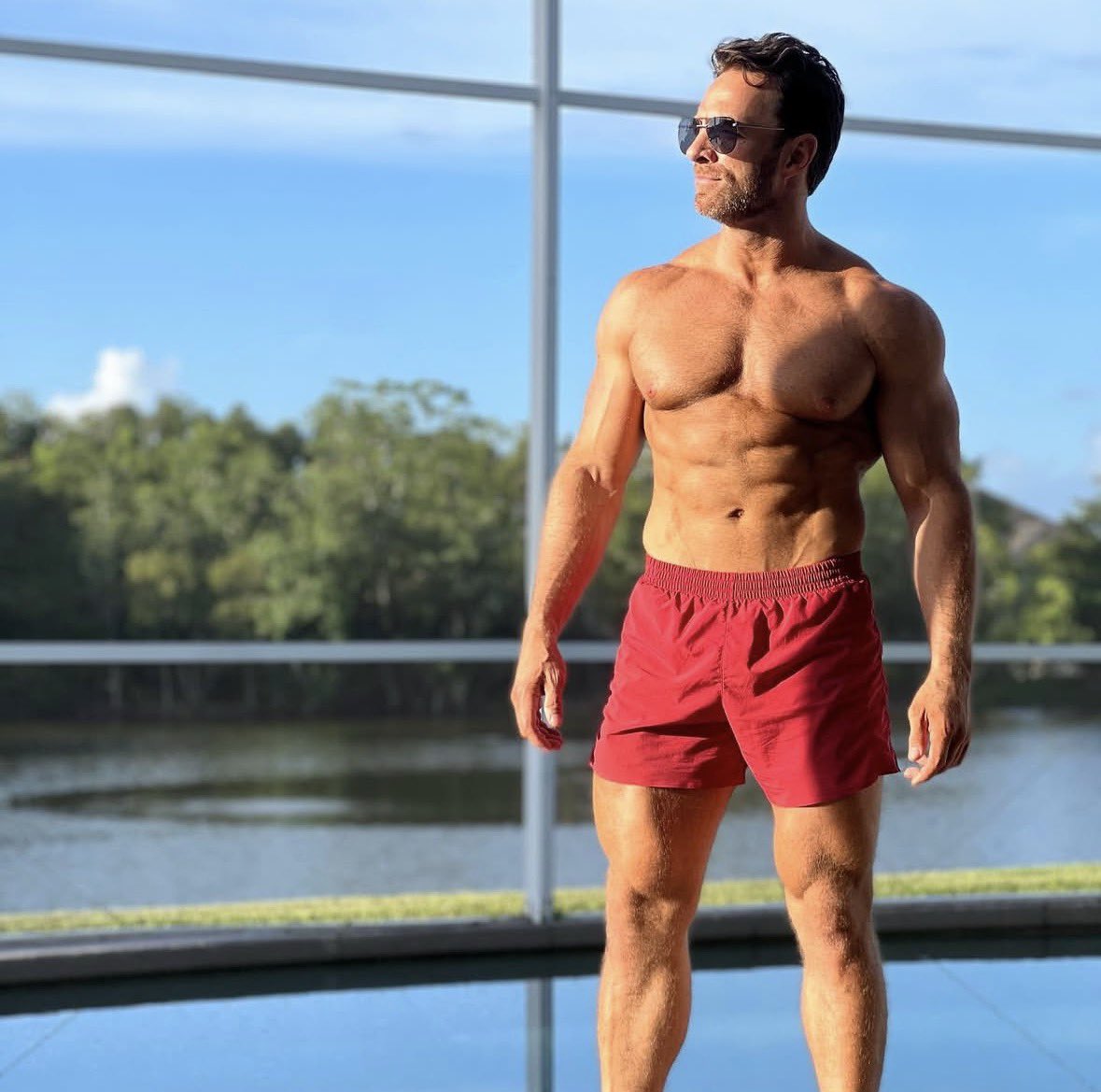 jerkbible's tweet photo. Sexiest man I’ve seen in forever https://t.co/FgbFv8UQXK