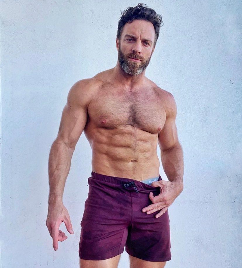 jerkbible's tweet photo. Sexiest man I’ve seen in forever https://t.co/FgbFv8UQXK