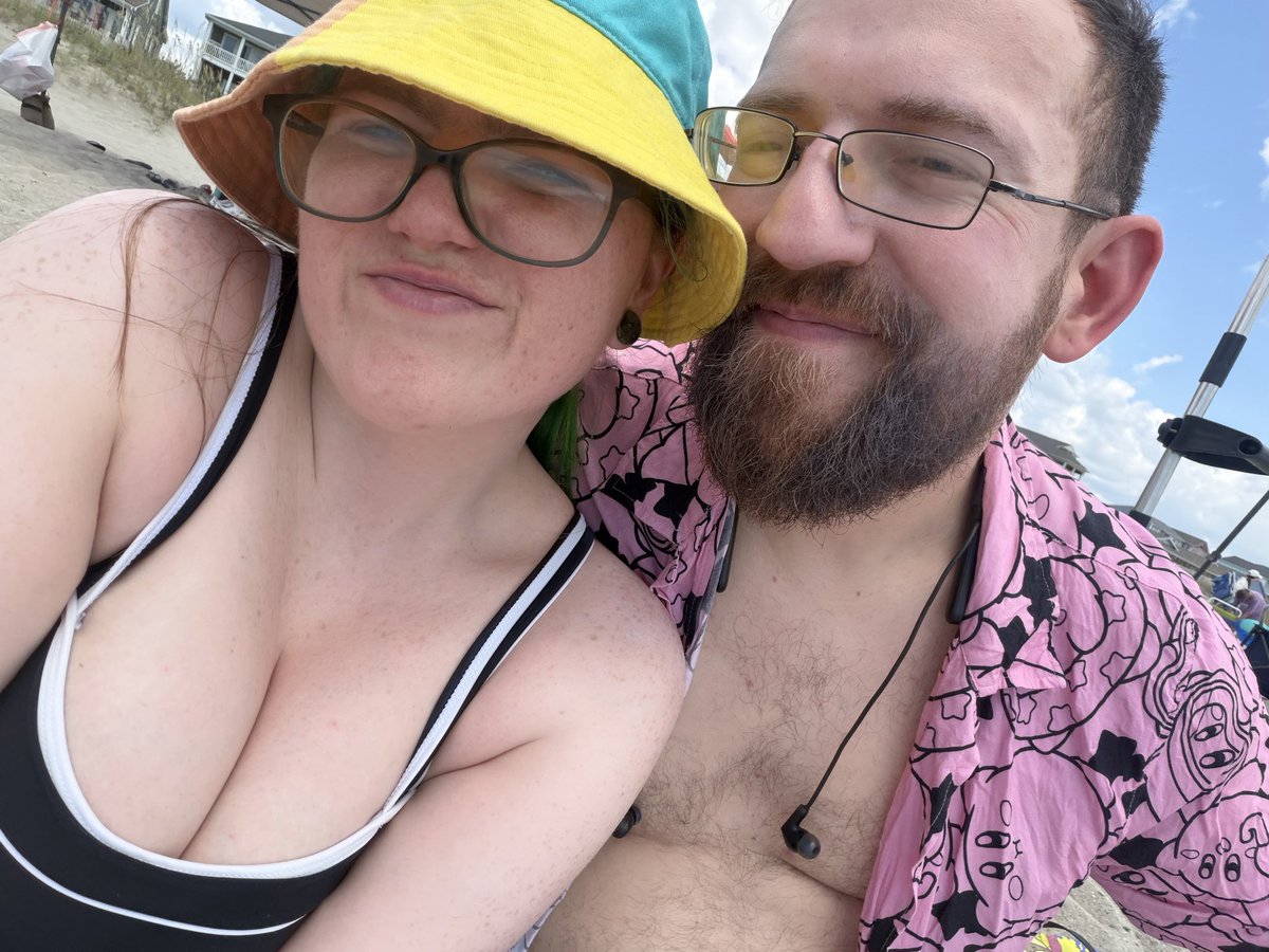 letsdoitforlove's tweet photo. everyone else out fishing on the boat but Homer and I chose to be beach mermaids 🥰💖 https://t.co/gc6aXuw0mB