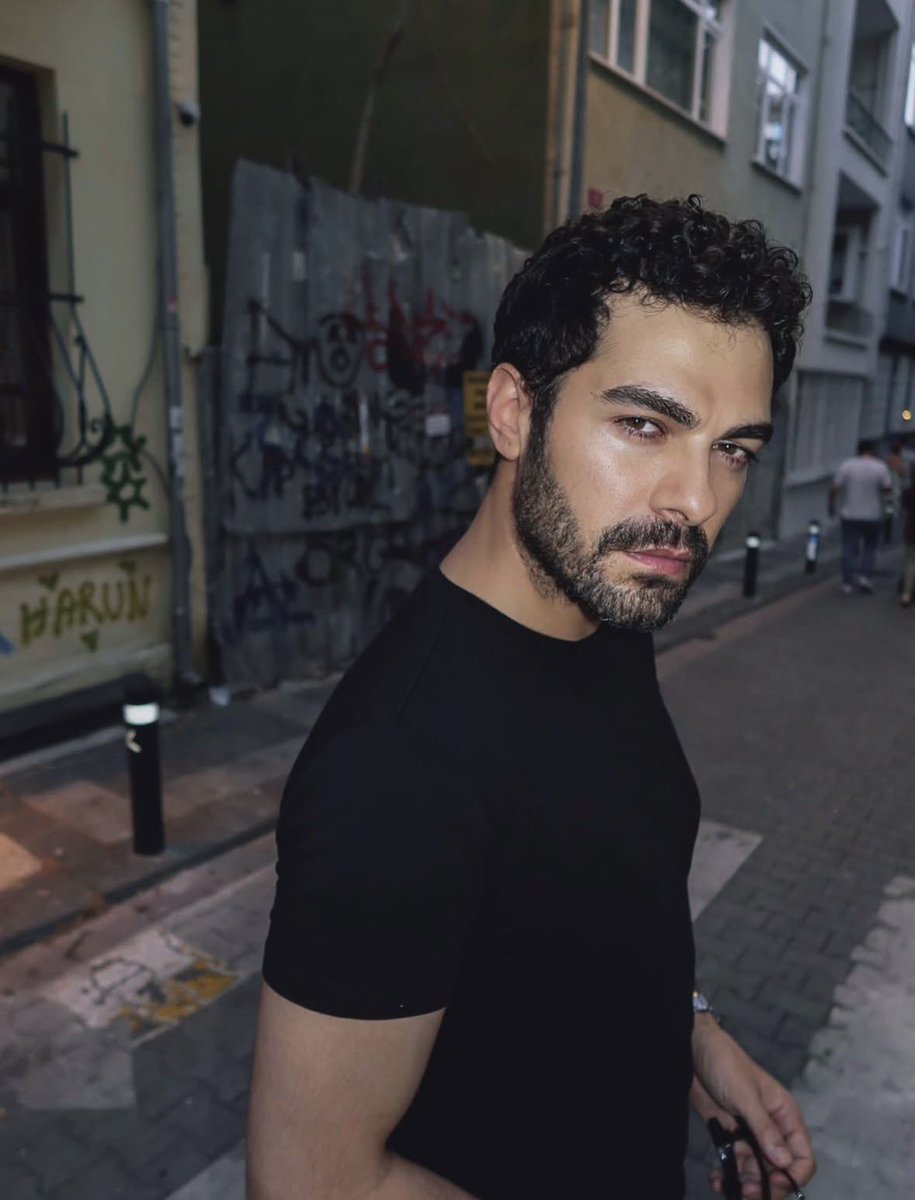 mycapella01's tweet photo. Bu ne karizma. 🔥

#GökberkYıldırım https://t.co/6KeHhqsgxk