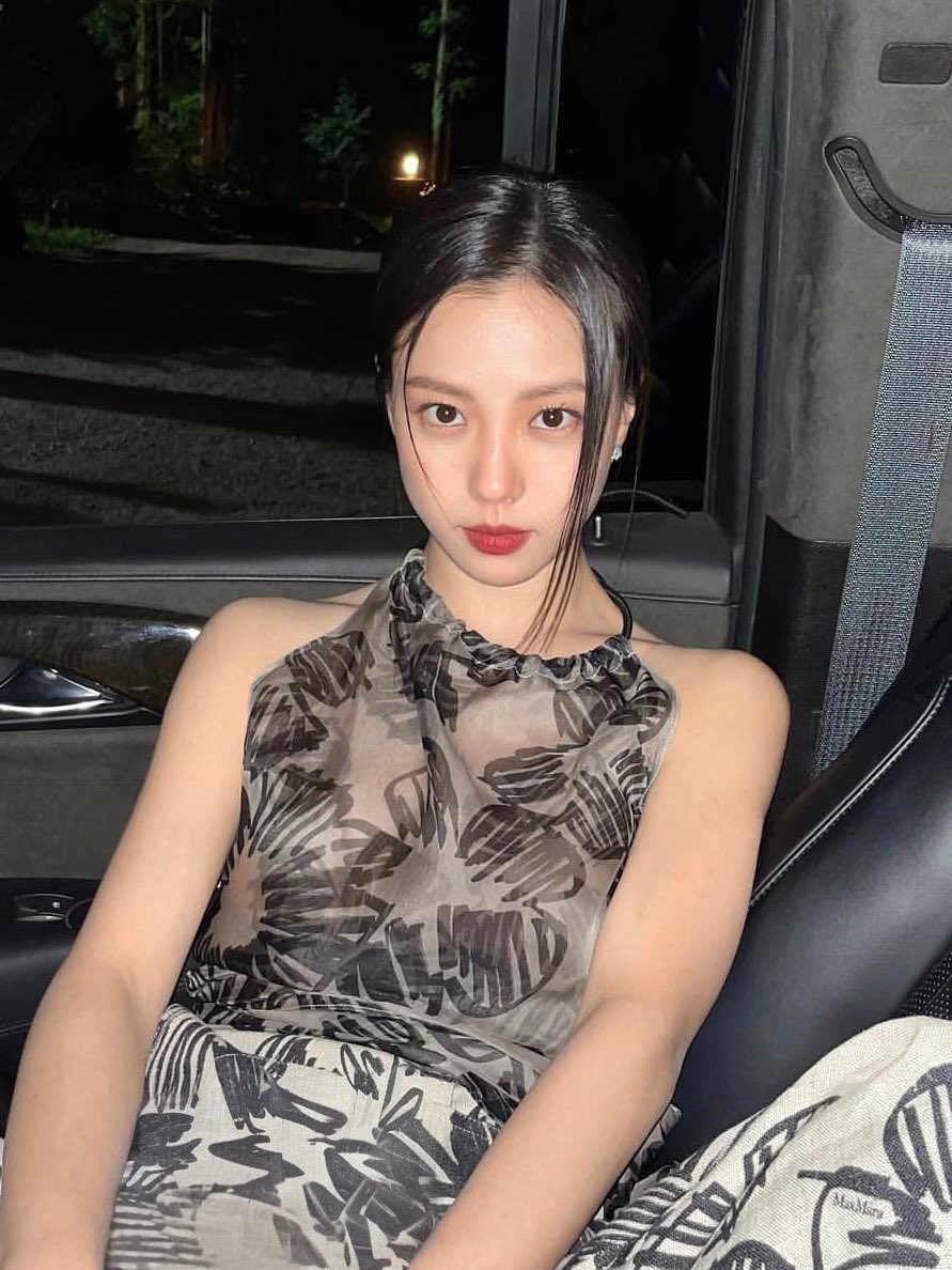 minsisource's tweet photo. MINSI LOOKS UNREAL. https://t.co/CRoUE8VxtE
