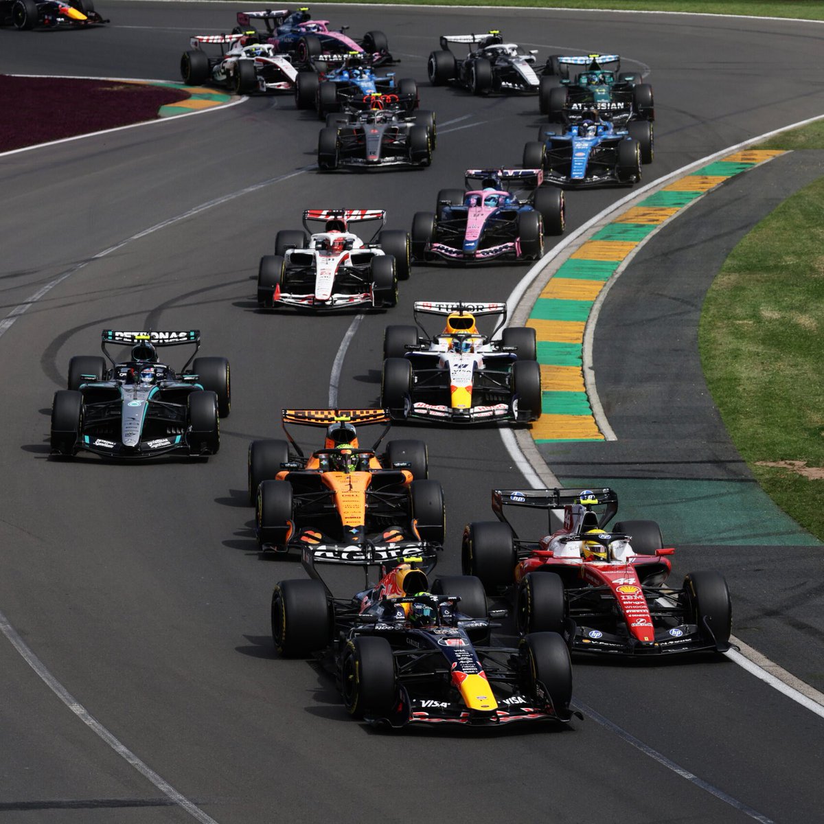blog_formula1's tweet photo. 🚨 28 ANOS DEPOIS 🚨

Teremos um jogo do Brasil na Copa e uma corrida de F1 no mesmo dia pela primeira vez desde 1998!

Neste domingo, 5 de julho, o Brasil enfrenta a Noruega pelas oitavas de final e também teremos o GP da Grã-Bretanha.

Da última vez que isso ocorreu, o Brasil jogou a final da Copa de 1998 e perdeu 3 a 0 para a França. Coincidentemente, a corrida daquele domingo também foi o GP da Grã-Bretanha.