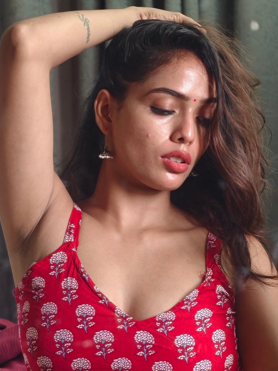 Weekendvibes_'s tweet photo. Riya Thiyagarajan ❤️
#Riya #RiyaThiyagarajan https://t.co/ZbJN893504
