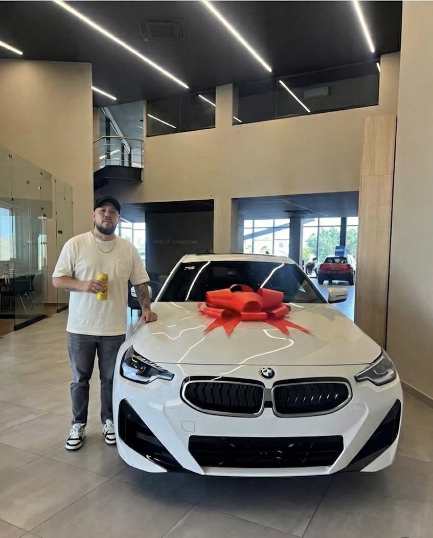 Freddysillo's tweet photo. @picksdepolo TE AMO TÍO! Gracias a tus free picks pude comprar mi primer auto https://t.co/vv50YAIFU7