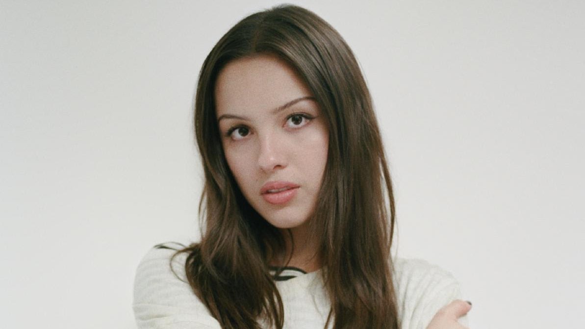 consequence's tweet photo. The best debut albums, according to Olivia Rodrigo:

-- Alanis Morissette - Jagged Little Pill
-- Fiona Apple - Tidal
-- Coldplay - Parachutes
-- Lorde - Pure Heroine

(via @capital_buzzz ) https://t.co/NyLlhiGTXm