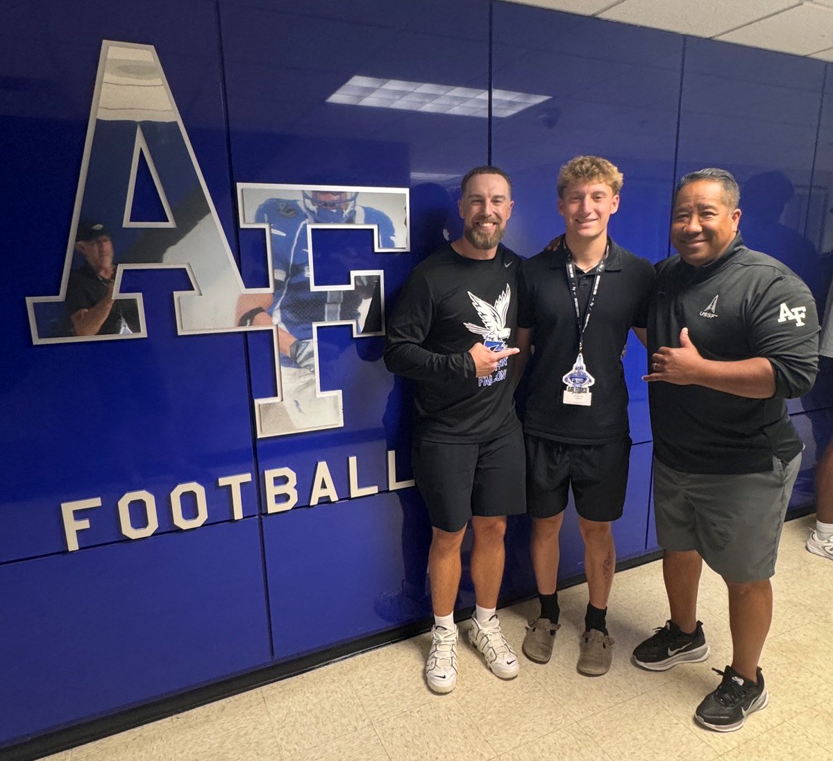 Abbott_L_19's tweet photo. Coach Campbell "The Play Makers Club" and Air Force Academy Football thank you for considering me as Falcon for the class of 2027 β‘οΈβ‘οΈβ‘οΈβοΈβοΈβοΈ
#GoAirForce #FalconFootball
@CoachTCalhoun @CoachAlexMeans @jake8shakes @CoachLobotzke @CoachRuss58 @coachskene3 @Coach_Thiessen @MookieCarlile @MorganNeeleyAF @Austin_Cutting @WillsLakota @CamerJonny @AF_Football @AF_FBRecruiting
@Coach_Nai @CoachRMatthews @RWCPhins1
@AlPopsFootball @RobertLDavisIV @SidelinePreps
@CoachBigPete @mohi_football @CoachClayWhite
@CoachAK_Power @TRHP6 @SchwartzAthSpot
@warriorqbcoach @Tanner4Gentry @Steveusc
@MarcKulkin @coachwes_23 @MattT8Scouting
@CoPreps @sixstarfootball @mosesk225 @PrepZoneCO @GHoward_Scout @BrandonHuffman
@PGregorian @ttherzog @JReyes_NP @FCS_Northeast