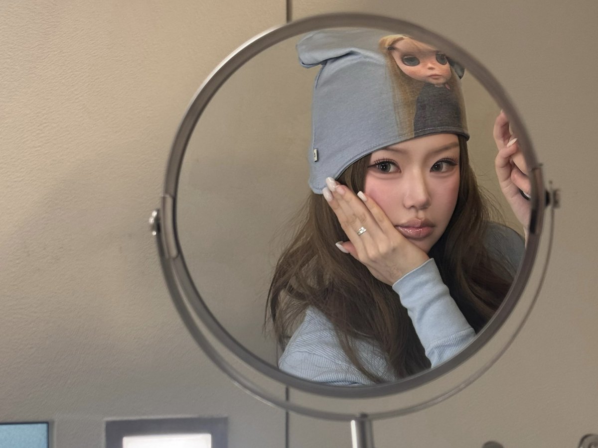 lovelove44shell's tweet photo. 매일 끼는 반지, 월창 페이퍼링 ✨
#트젠 #배워서남주자 #각선미 https://t.co/pE8KxVec8M