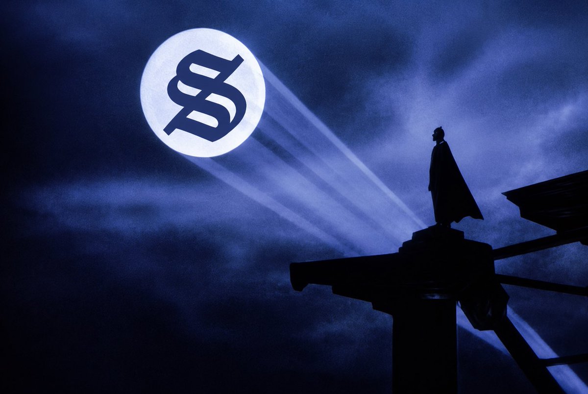 ftosol's tweet photo. can’t babe, the city needs me tonight🦇 https://t.co/Bye422rGOd