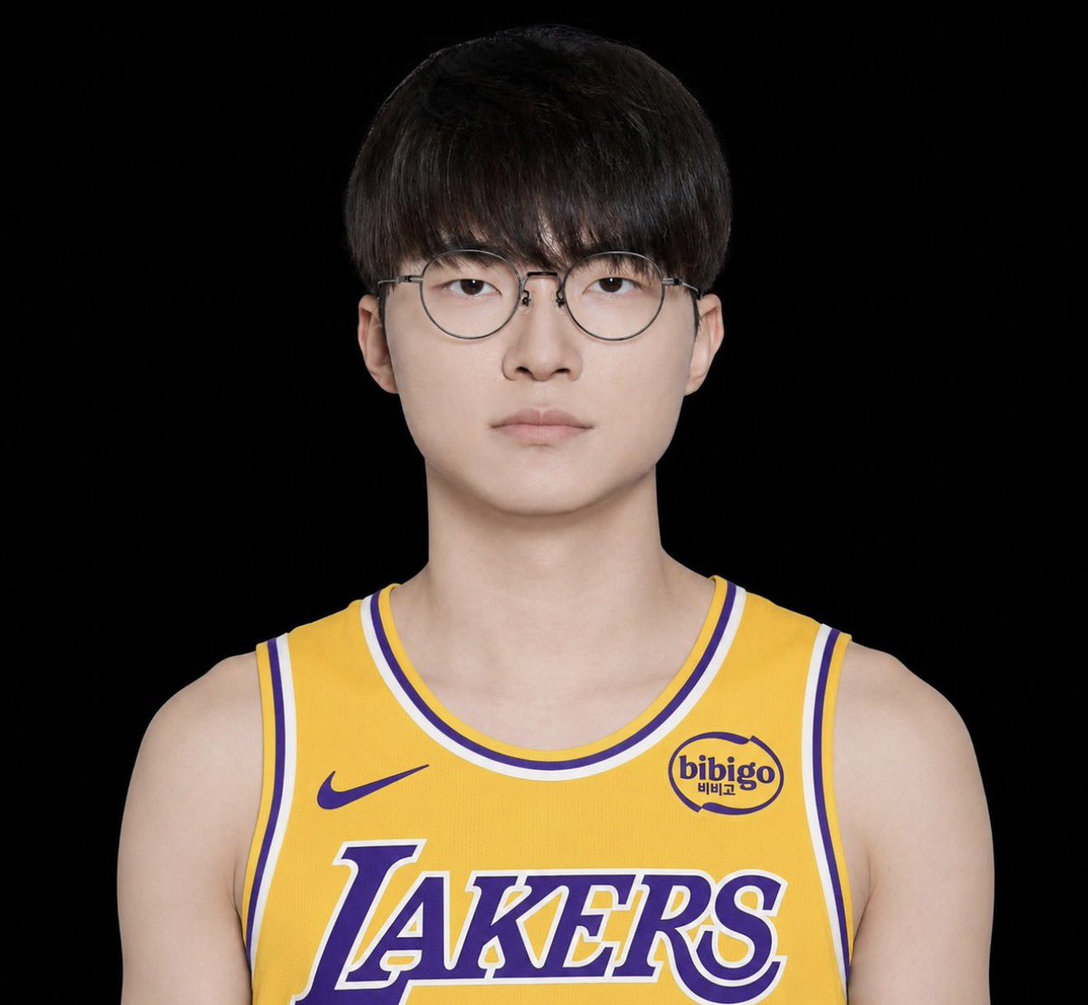 stinkyfied's tweet photo. move over bron, it’s faker time https://t.co/vGPuyoiK2a