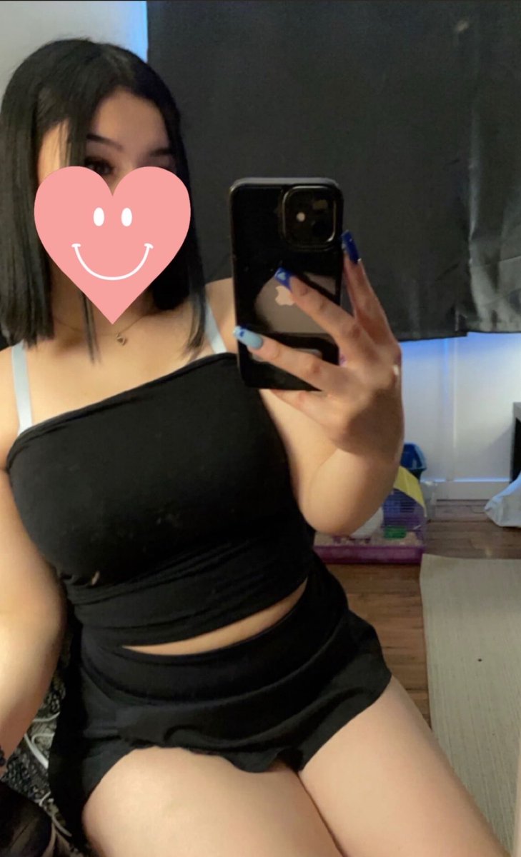 kfromhhh's tweet photo. i love me a skirt 🤓 https://t.co/7L8mPtsexW
